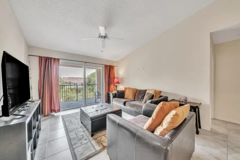 Picture of 140 Yacht Club Way 305, Hypoluxo FL 33462