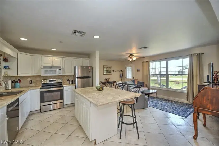 Picture of 725 Sesame Ct, Cape Coral FL 33904