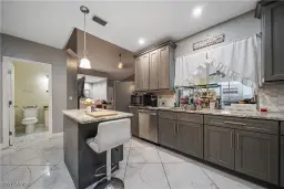 Picture of 810 Mcarthur Ave, Lehigh Acres, FL 33936