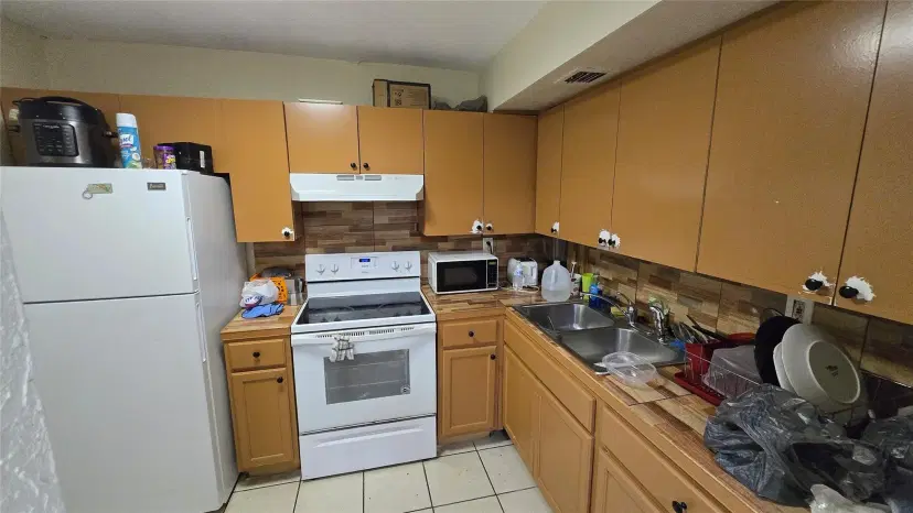 Picture of 3700 NW 21St St 206, Lauderdale Lakes FL 33311