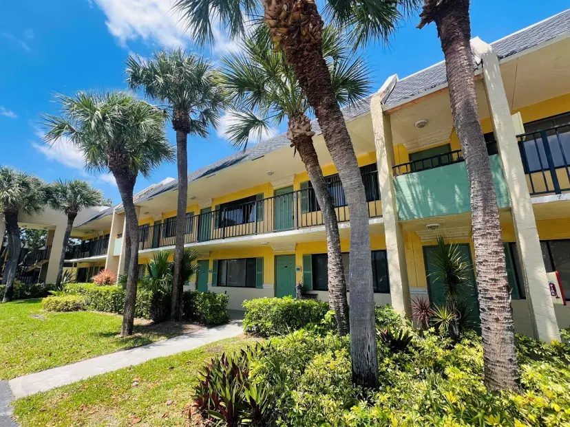 Picture of 1625 Meadows Circle W, Boynton Beach FL 33436