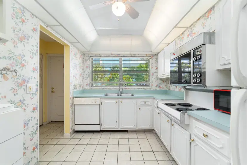 Picture of 2006 S Federal Highway 106, Boynton Beach FL 33435