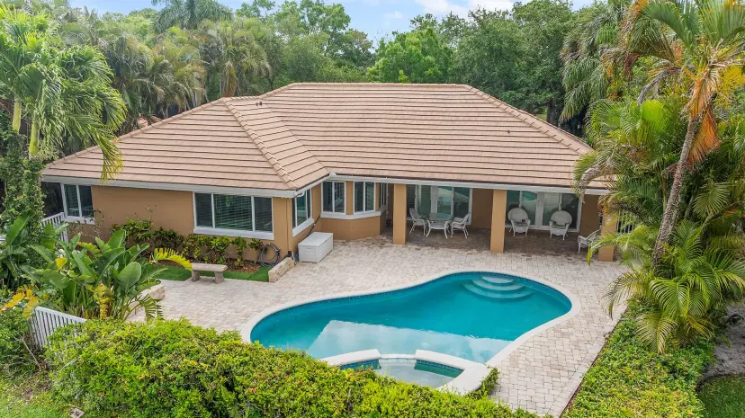 Picture of 18475 Lake Bend Drive, Jupiter FL 33458