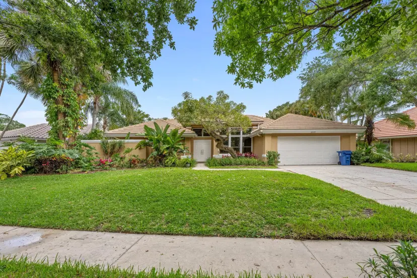 Picture of 18475 Lake Bend Drive, Jupiter FL 33458