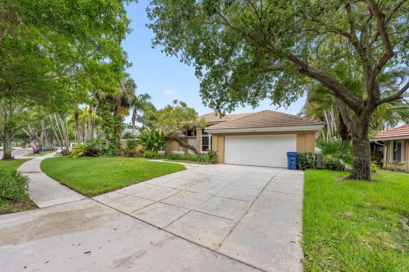 Picture of 18475 Lake Bend Drive, Jupiter FL 33458