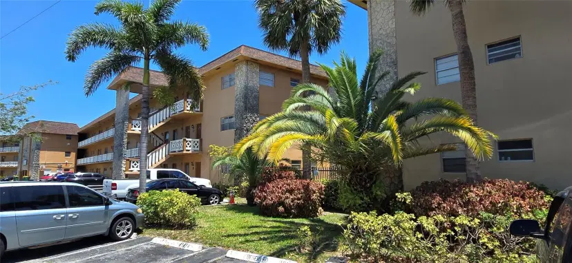 Picture of 5031 W Oakland Park Blvd C-105, Lauderdale Lakes FL 33313