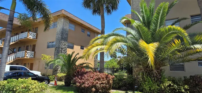 Picture of 5031 W Oakland Park Blvd C-105, Lauderdale Lakes FL 33313