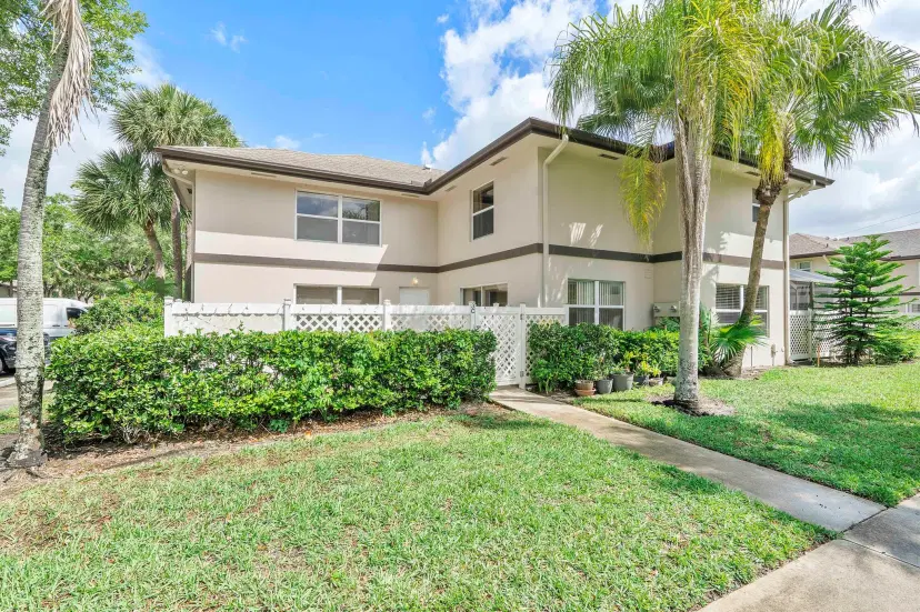Picture of 3 Amherst Court C, Royal Palm Beach FL 33411