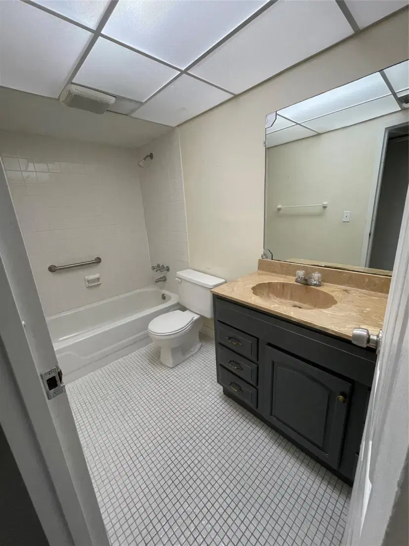 Picture of 2840 Somerset Dr 212M, Lauderdale Lakes FL 33311