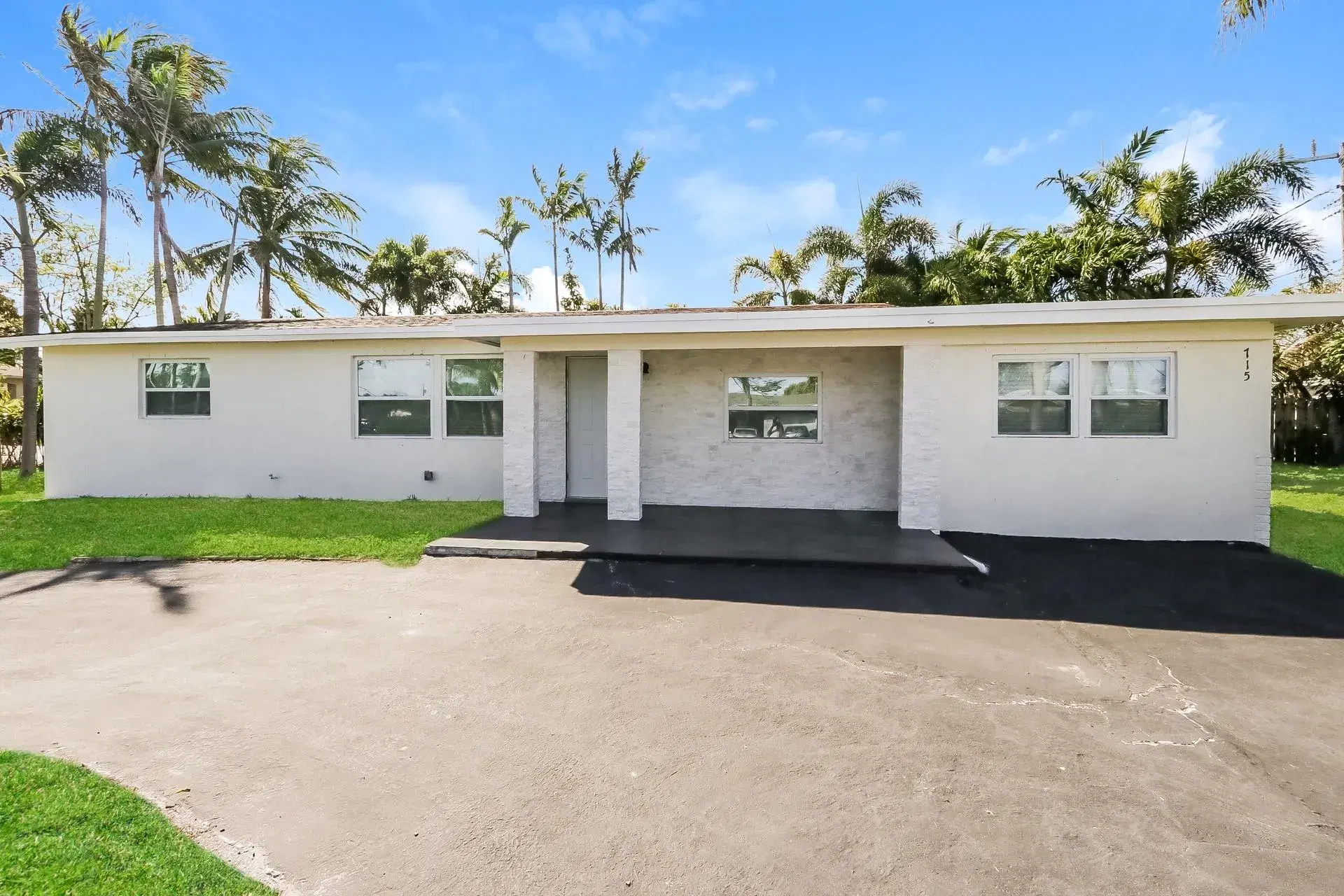 Picture of 715 SW 2Nd St, Boynton Beach, FL 33435