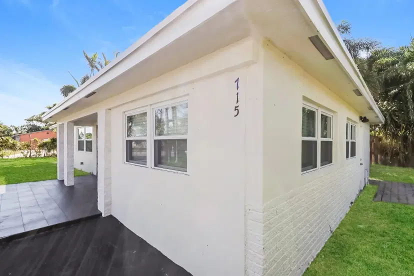 Picture of 715 SW 2Nd St, Boynton Beach FL 33435