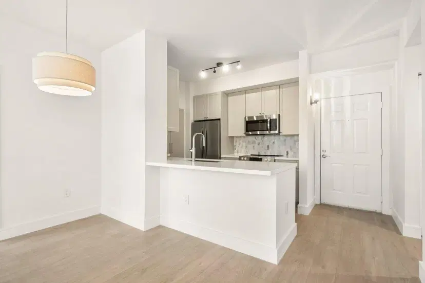 Picture of 720 S Sapodilla Avenue 105, West Palm Beach FL 33401