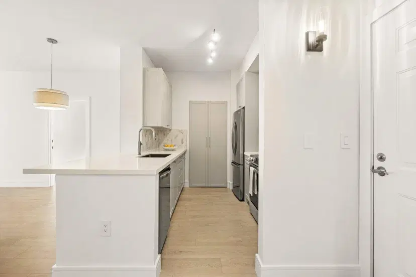 Picture of 720 S Sapodilla Avenue 105, West Palm Beach FL 33401