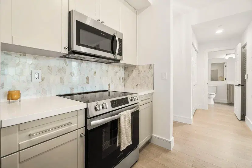 Picture of 720 S Sapodilla Avenue 105, West Palm Beach FL 33401