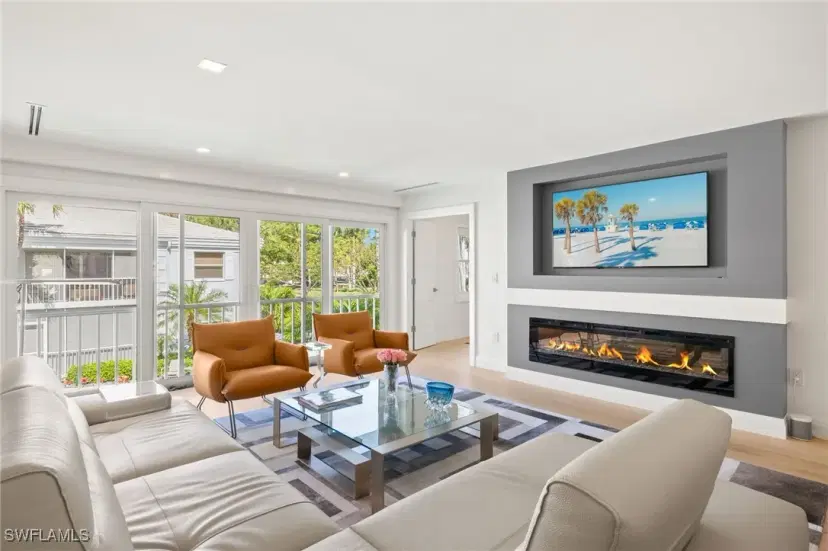 Picture of 360 10Th Ave S B200, Naples FL 34102