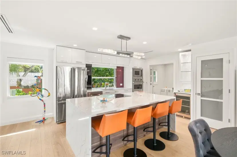 Picture of 360 10Th Ave S B200, Naples FL 34102
