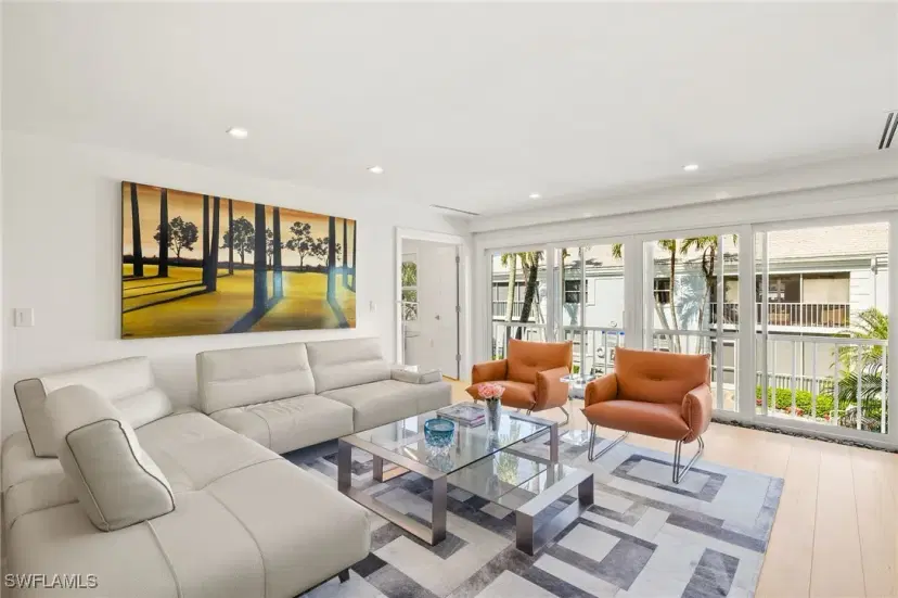 Picture of 360 10Th Ave S B200, Naples FL 34102