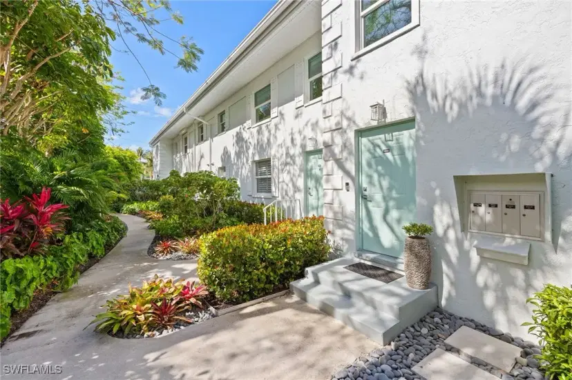 Picture of 360 10Th Ave S B200, Naples FL 34102