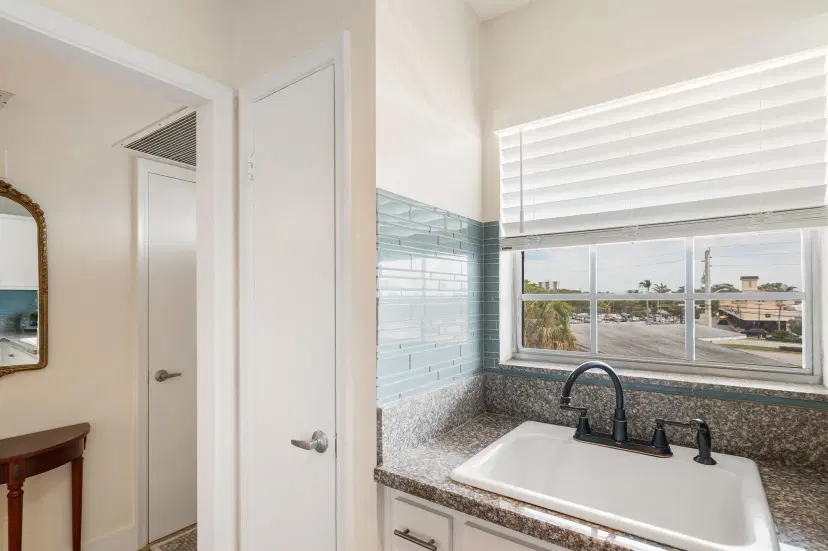 Picture of 400 NE 20Th Street D303, Boca Raton FL 33431