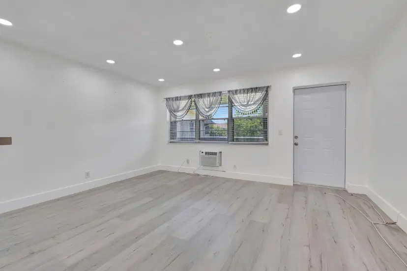 Picture of 110 Dorchester E, West Palm Beach FL 33417