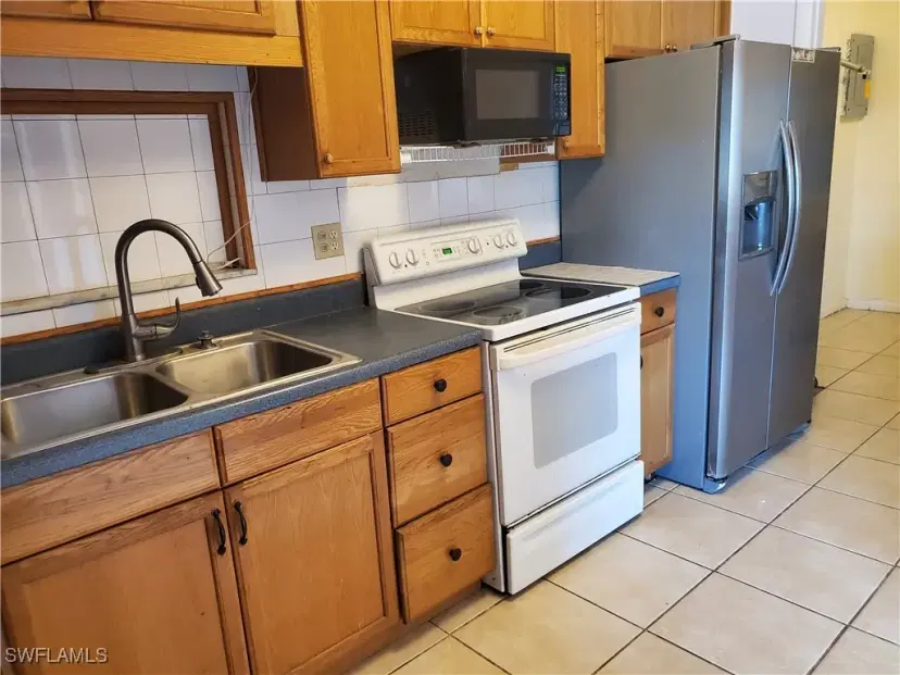 Picture of 1313 Ellendale Cir, Lehigh Acres, FL 33936
