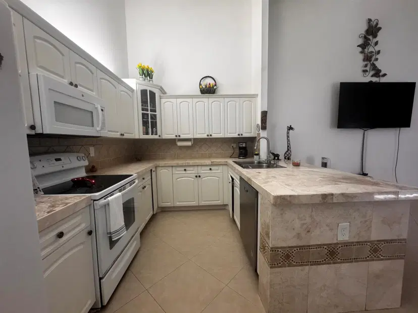 Picture of 1101 Summit Place B Circle B, West Palm Beach FL 33415