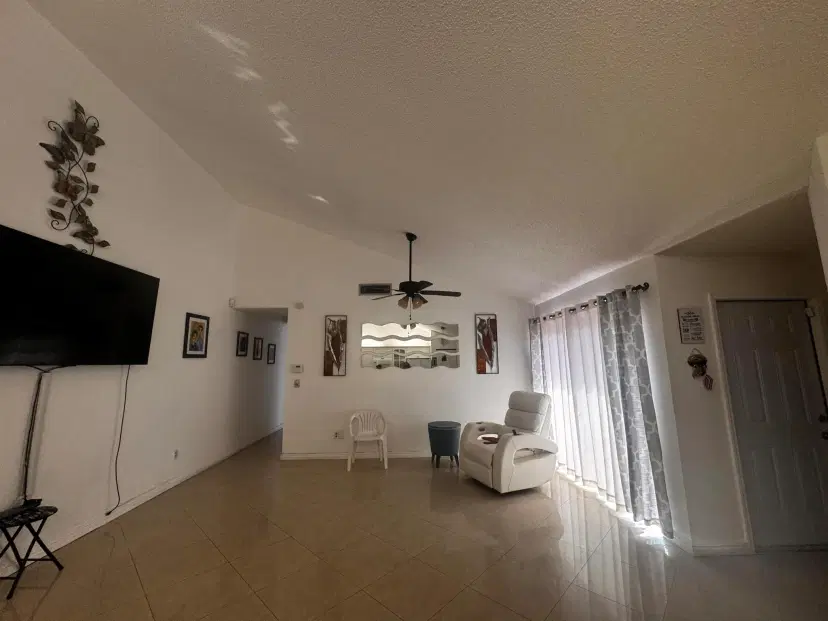 Picture of 1101 Summit Place B Circle B, West Palm Beach FL 33415