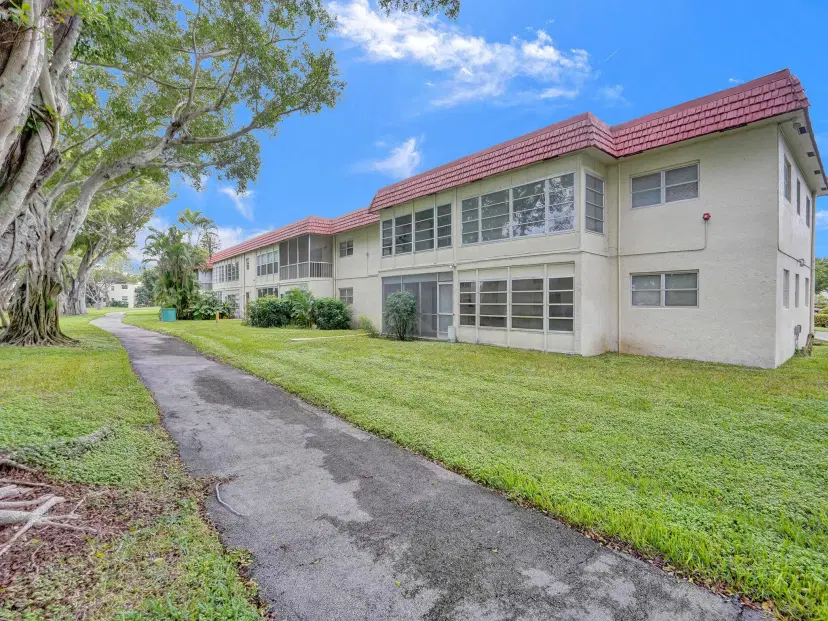 Picture of 19 Abbey Lane 203, Delray Beach FL 33446