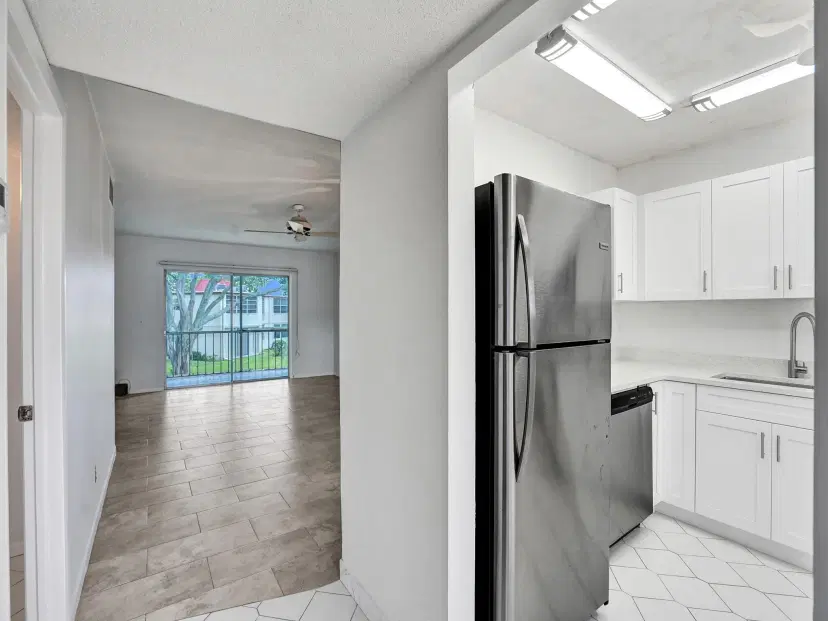 Picture of 19 Abbey Lane 203, Delray Beach FL 33446
