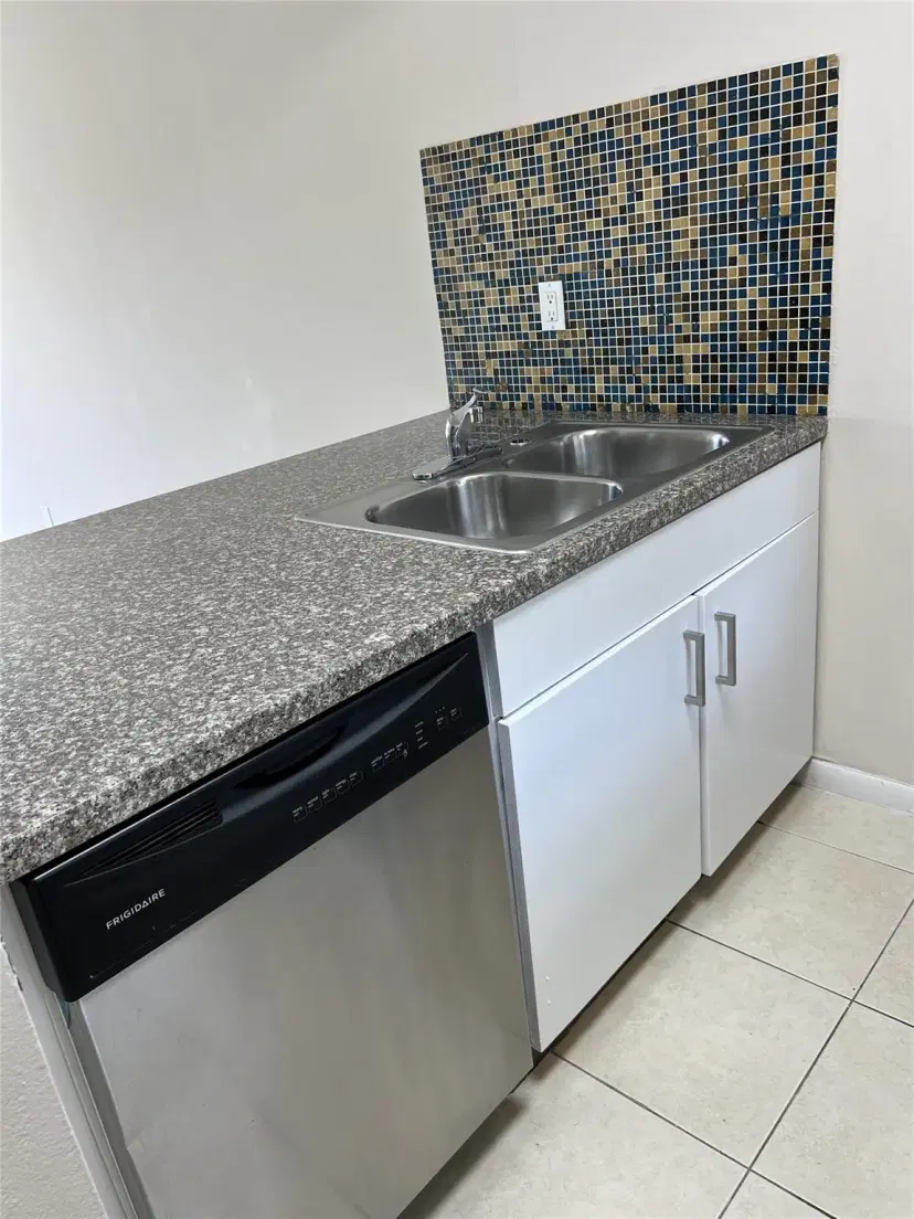Picture of 10145 Twin Lakes Dr C2, Coral Springs FL 33071