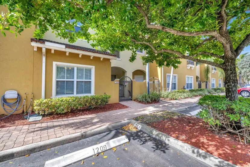 Picture of 2851 W Prospect Rd 1209, Fort Lauderdale FL 33309