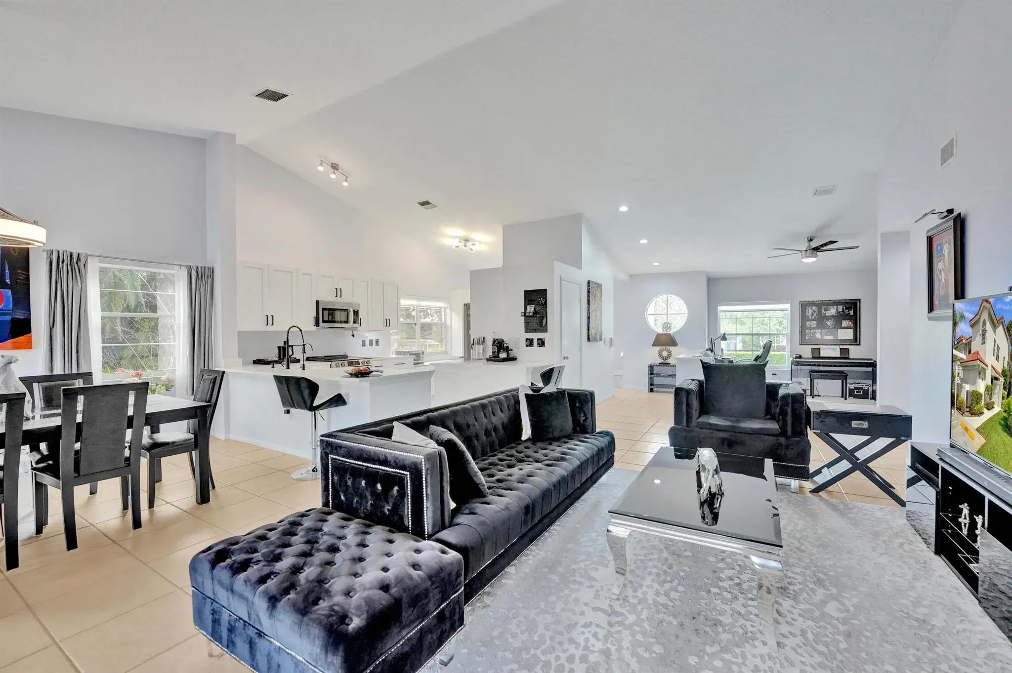 Picture of 7669 Springwater Place 202, Boynton Beach, FL 33437