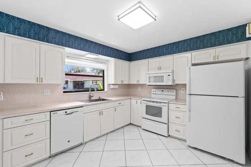 Picture of 9750 Tabebuia Tree Drive A, Boynton Beach FL 33436