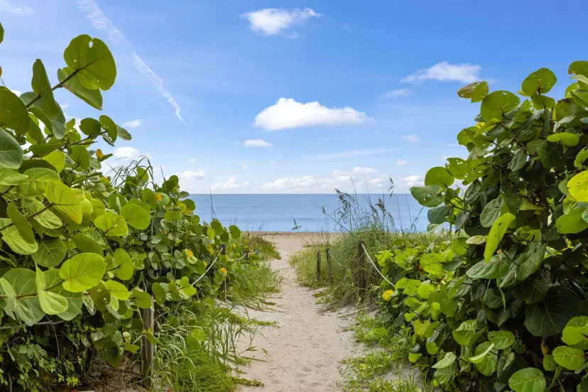 Picture of 2773 S Ocean Boulevard 2090, Palm Beach FL 33480