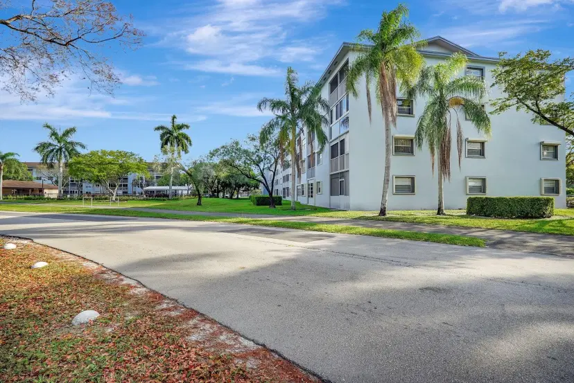Picture of 1401 SW 128Th Ter 406H, Hollywood FL 33027