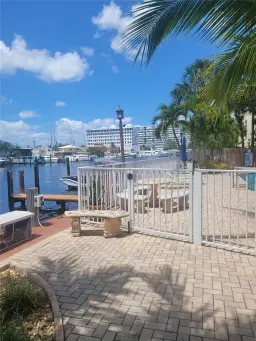 Picture of 815 Middle River Dr 108, Fort Lauderdale, FL 33304