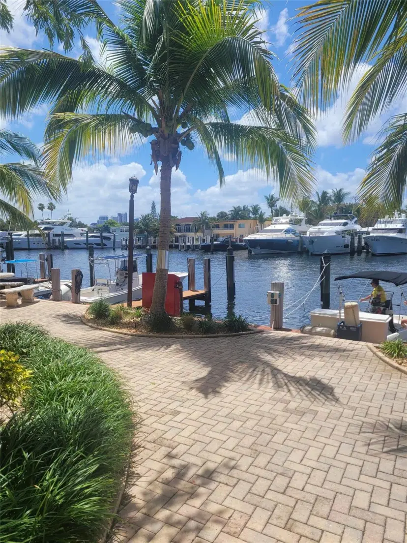 Picture of 815 Middle River Dr 108, Fort Lauderdale FL 33304