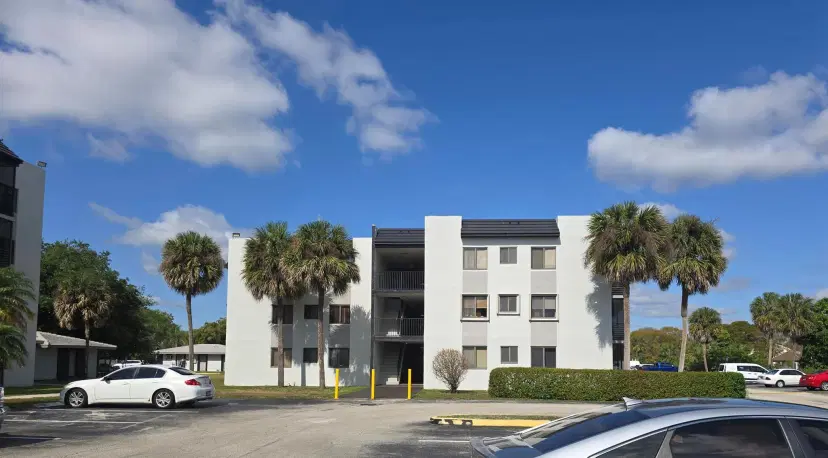 Picture of 3710 N Pine Island Road 222, Sunrise FL 33351