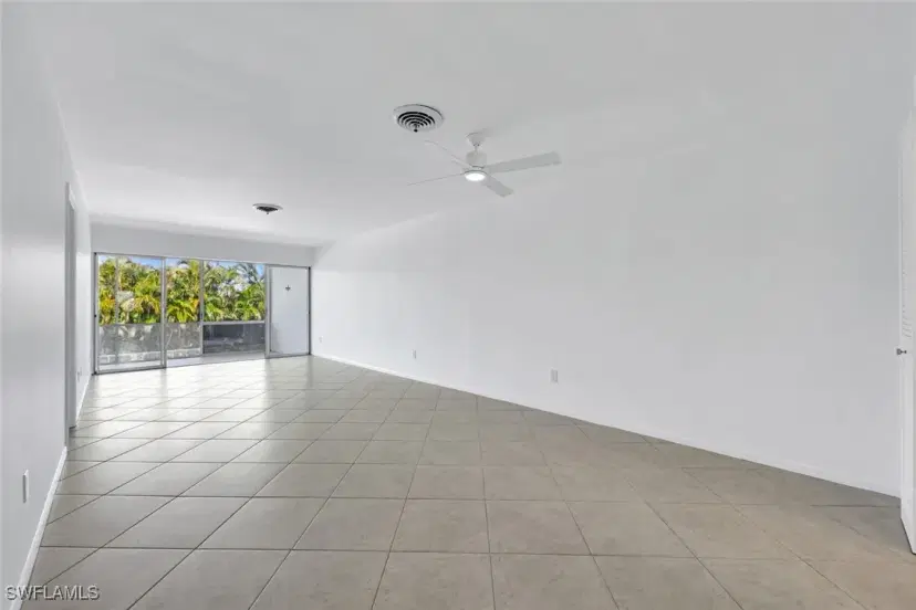 Picture of 820 Ketch Dr 7, Naples FL 34103