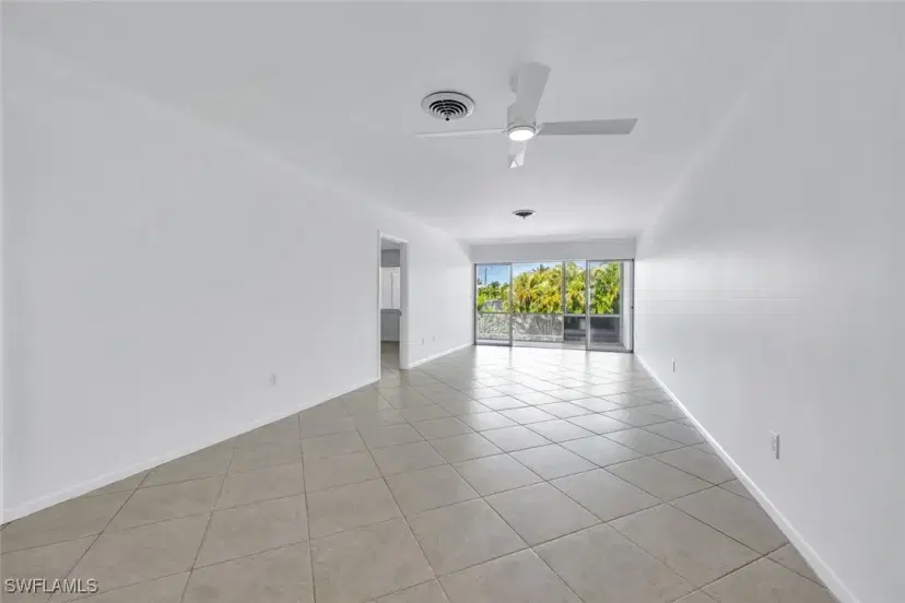 Picture of 820 Ketch Dr 7, Naples FL 34103