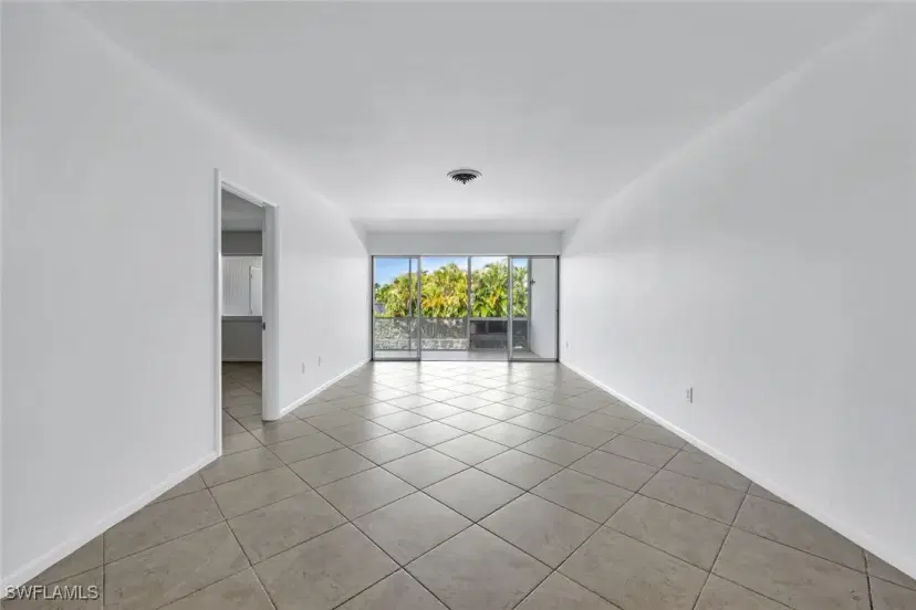 Picture of 820 Ketch Dr 7, Naples FL 34103
