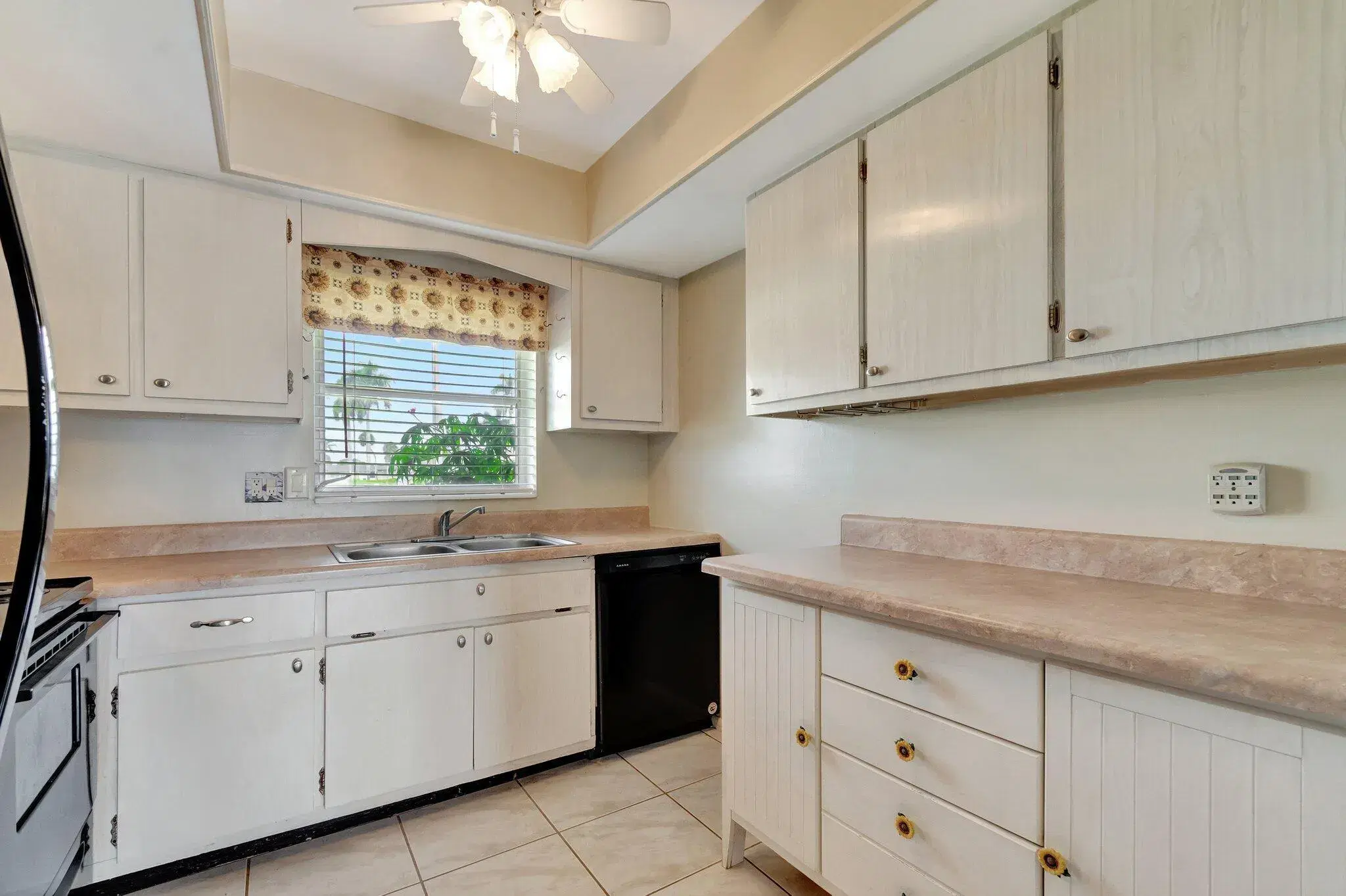 Picture of 2811 Ashley Drive E E, West Palm Beach, FL 33415