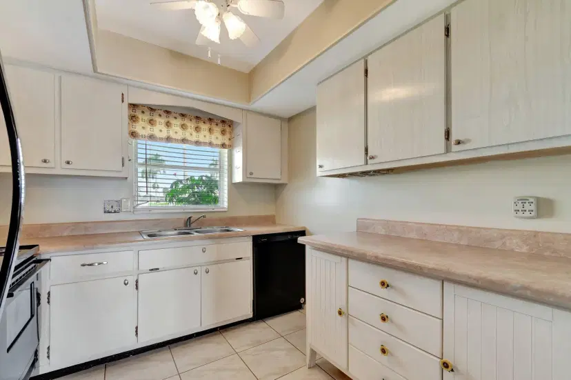 Picture of 2811 Ashley Drive E E, West Palm Beach FL 33415