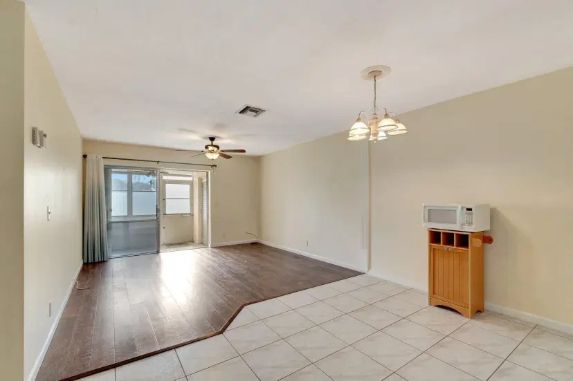 Picture of 2811 Ashley Drive E E, West Palm Beach FL 33415