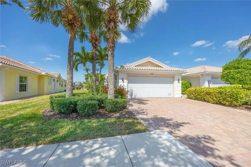 Picture of 8225 Xenia Ln, Naples FL 34114