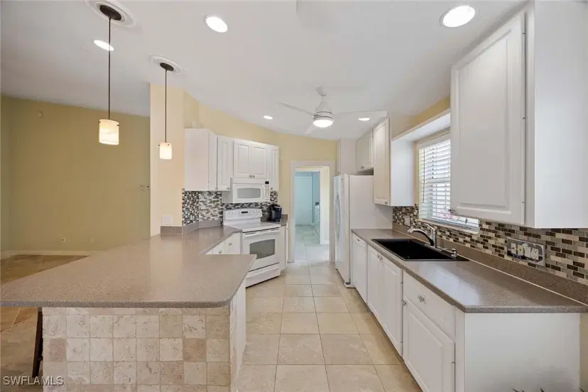 Picture of 8225 Xenia Ln, Naples FL 34114
