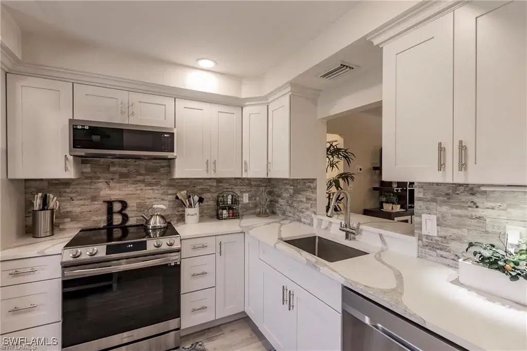 Picture of 7098 Nantucket Cir 7, North Fort Myers, FL 33917