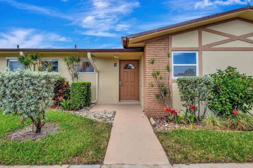 Picture of 2842 Crosley Drive W E, West Palm Beach FL 33415