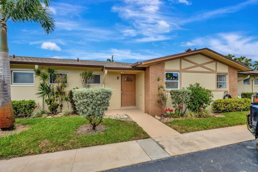 Picture of 2842 Crosley Drive W E, West Palm Beach FL 33415