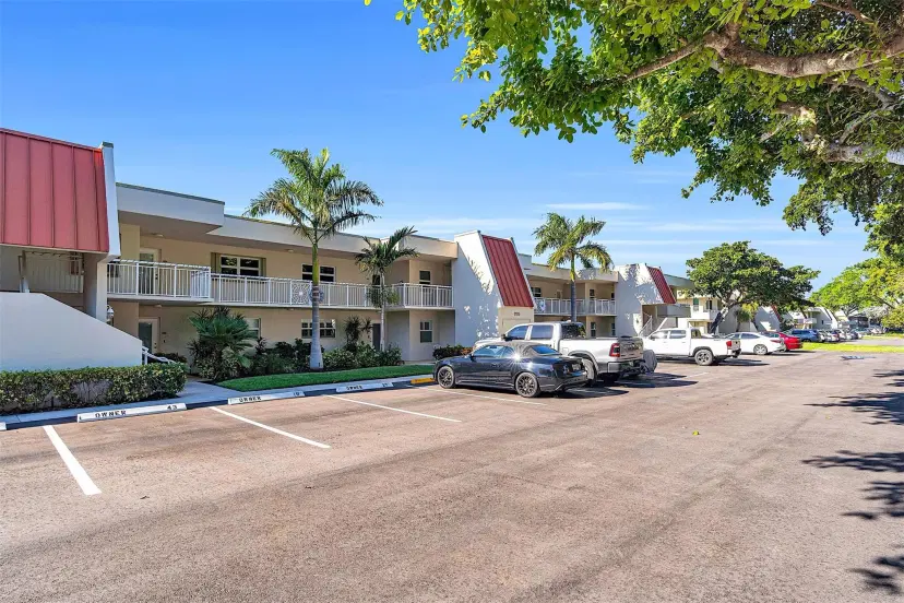 Picture of 3125 NE 48Th Ct 222, Lighthouse Point FL 33064